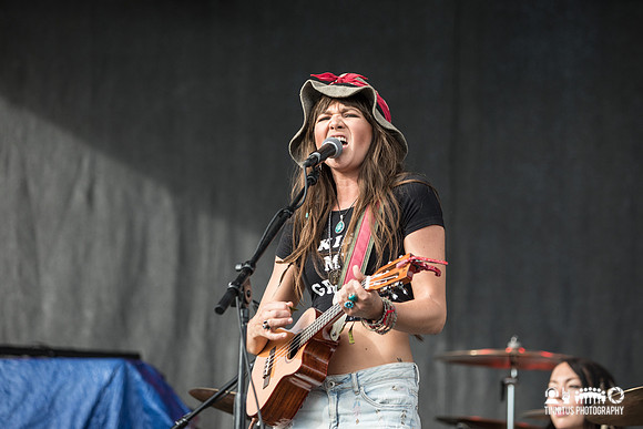 Raelyn Nelson Band in concert