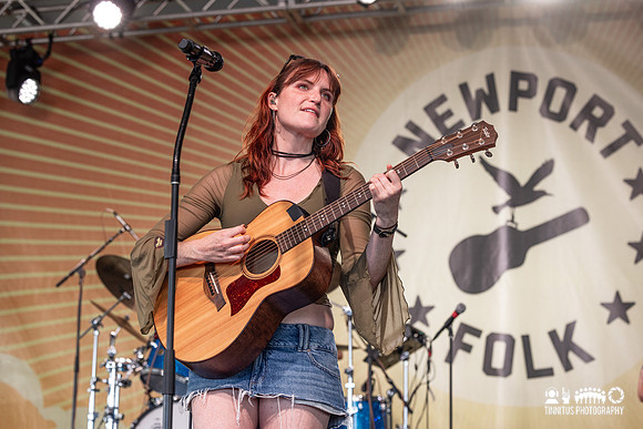 Muna in concert