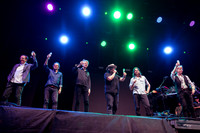 Wilco toasts the crowd to kick off Sky Blue Sky