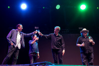 Wilco toasts the crowd to kick off Sky Blue Sky