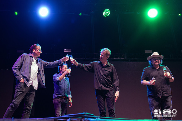 Wilco toasts the crowd to kick off Sky Blue Sky