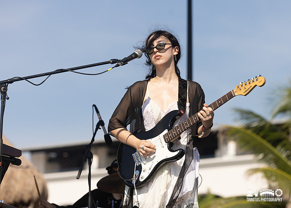 Mint Field in concert