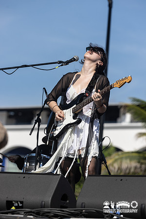 Mint Field in concert
