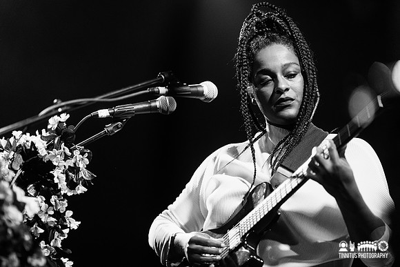 L'Rain in concert