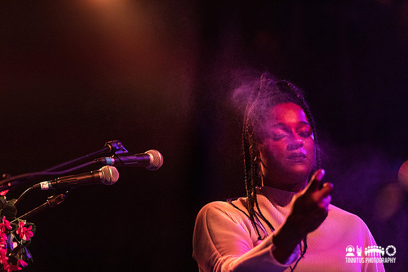 L'Rain in concert