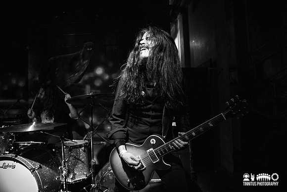 Worshipper in concert