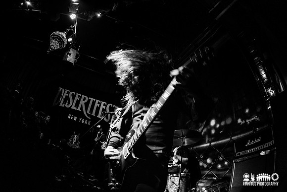 Worshipper in concert