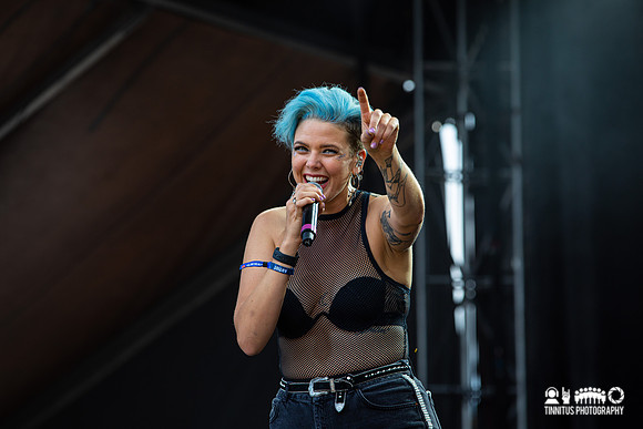 Betty Who in concert