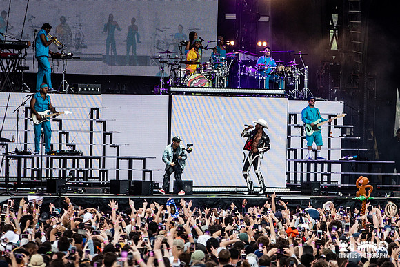 Anderson .Paak andthe Free Nationals in concert