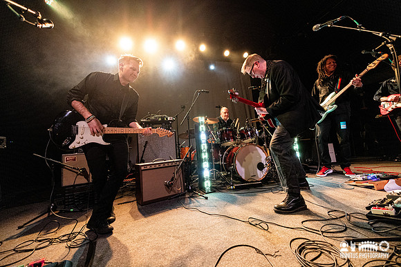 Aaron and the Lord in concert