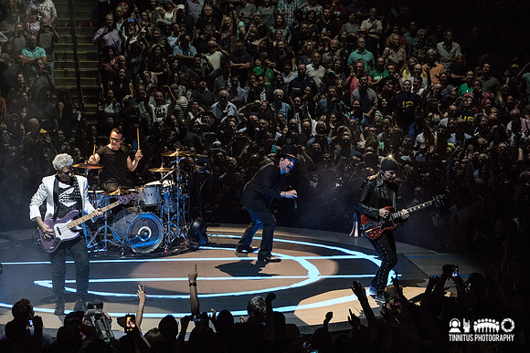 U2 in concert