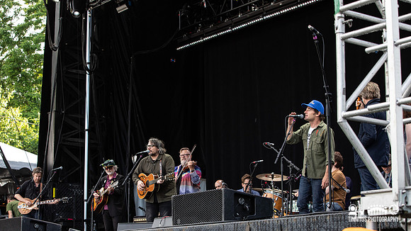 Jeff Tweedy and Friends in concert