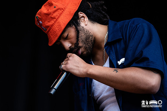 Milo in concert