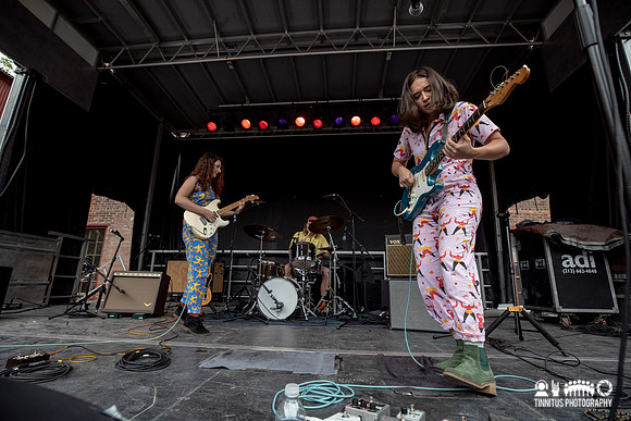 Ohmme in concert