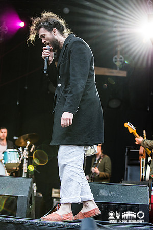 Edward Sharpe and the Magnetic Zeroes in concert