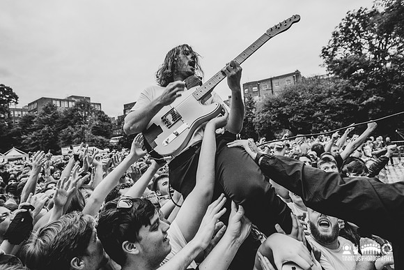 Idles in concert