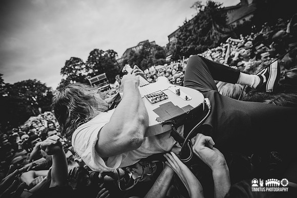 Idles in concert