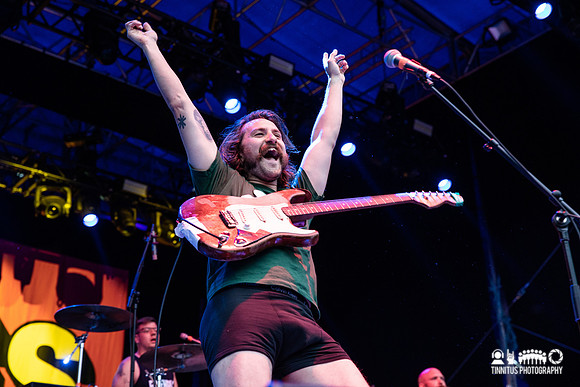 Idles in concert