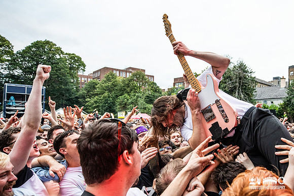 Idles in concert