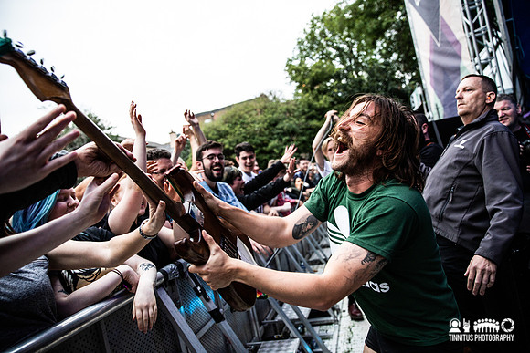 Idles in concert