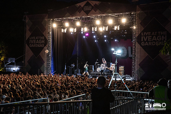 Idles in concert