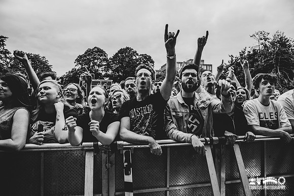 Idles in concert