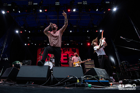 Idles in concert