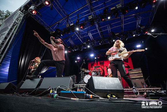 Idles in concert