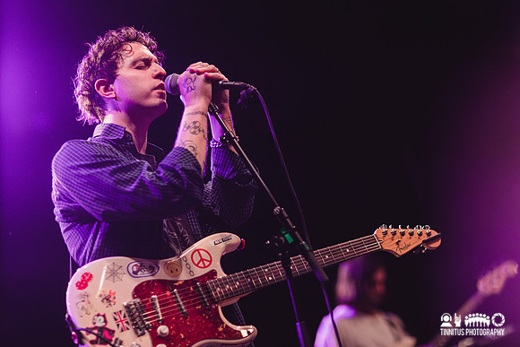 Beach Fossils in concert