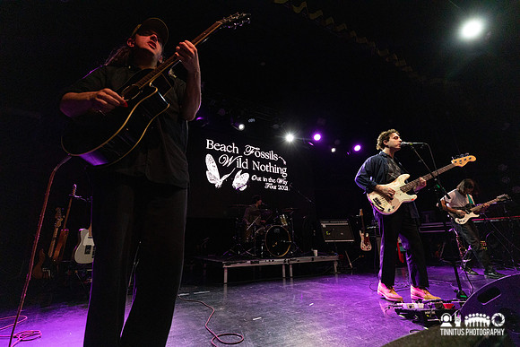 Beach Fossils in concert