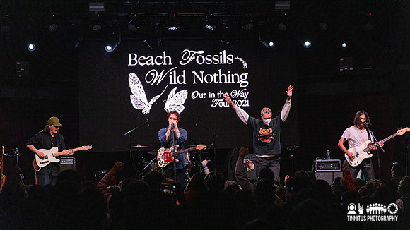 Beach Fossils in concert