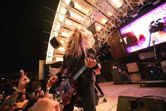 Corrosion of Conformity in concert