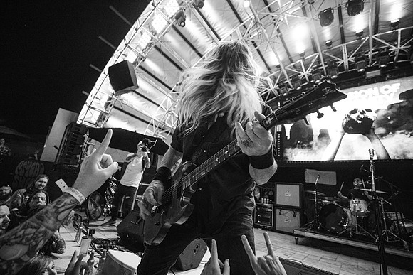 Corrosion of Conformity in concert