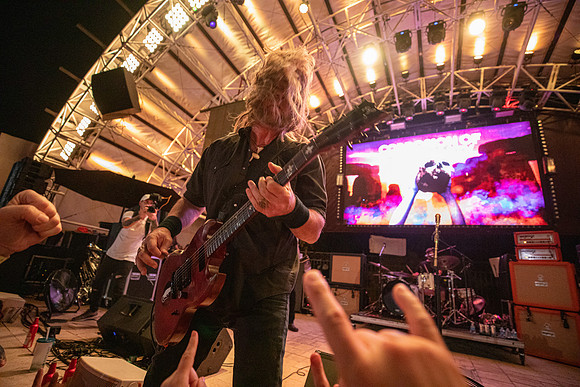 Corrosion of Conformity in concert