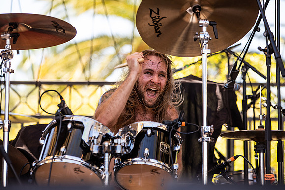 Howling Giant in concert