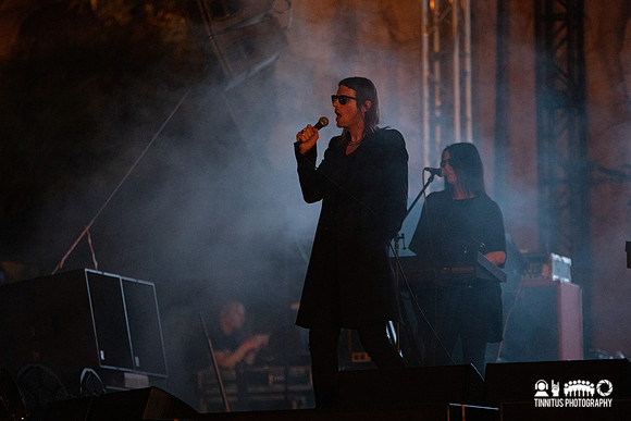 Cold Cave in concert