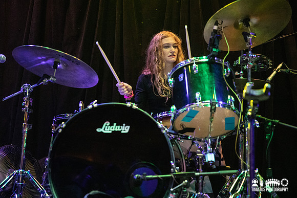 L. A. Witch in concert