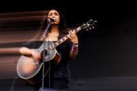 Haley Heynderickx in concert