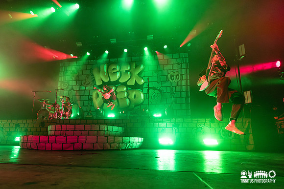 Neck Deep in concert