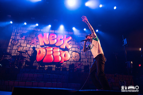 Neck Deep in concert