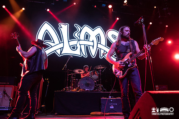 Alms in concert
