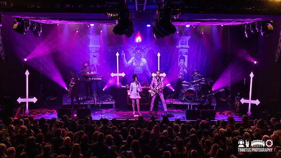 Twin Temple in concert