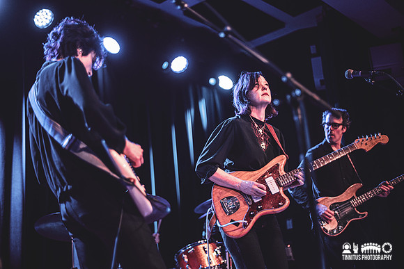 Mary Timony in concert