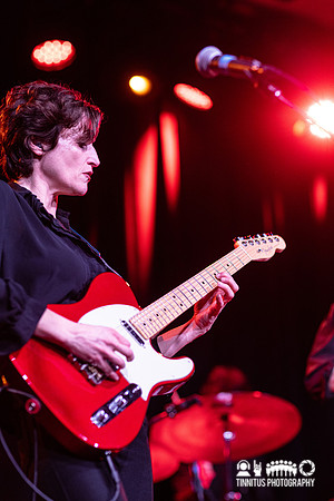 Mary Timony in concert