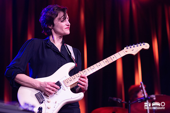 Mary Timony in concert