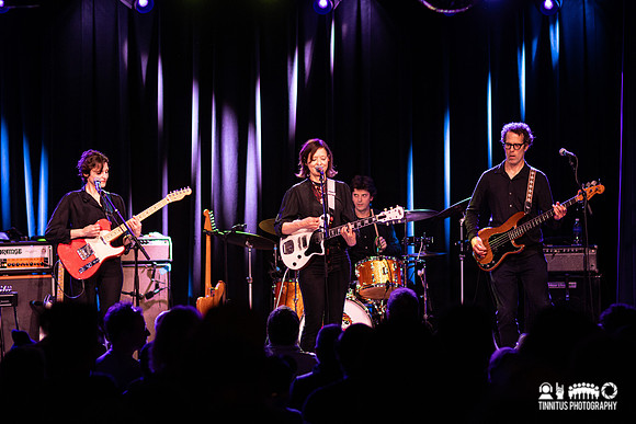 Mary Timony in concert