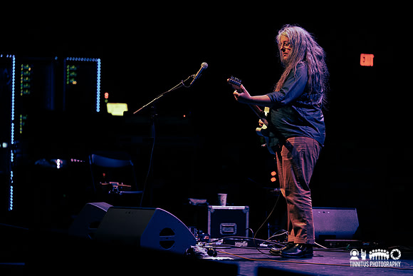 Marisa Anderson in concert