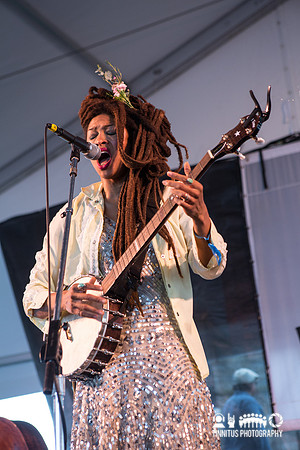 Valerie June in concert