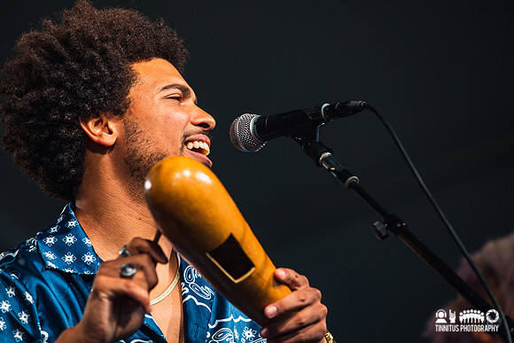 Devon Gilfillian in concert