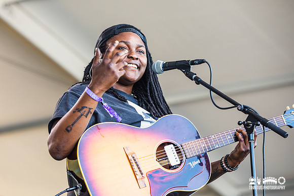 Joy Oladokun in concert